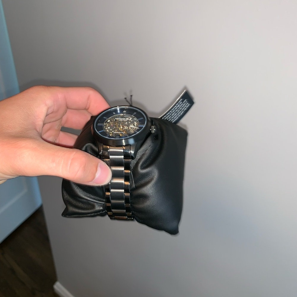 Watch - Picture 2 of 3